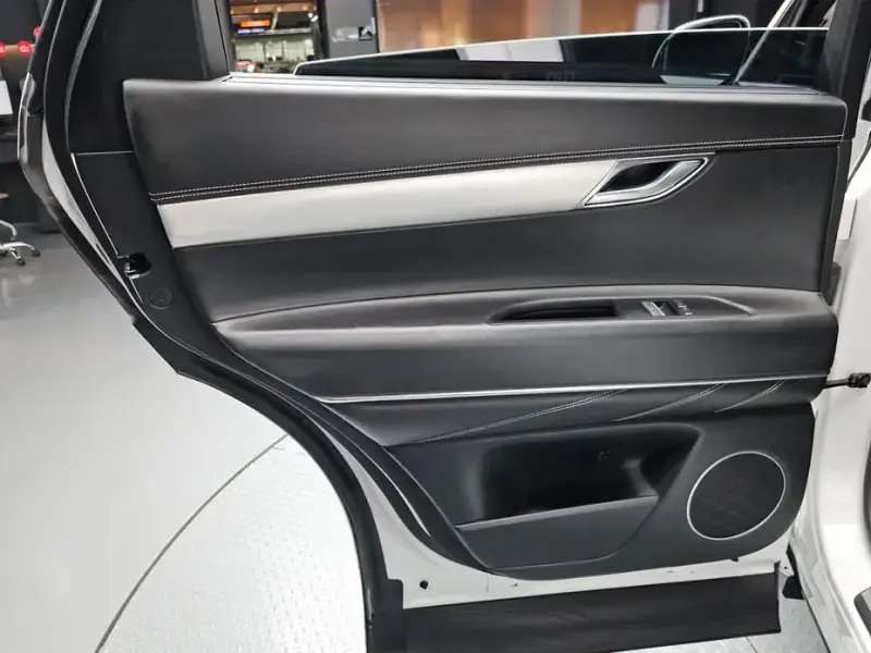2023 Genesis GV80 с пробегом 20 037 км