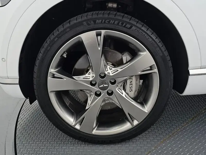 2023 Genesis GV80 с пробегом 16 662 км