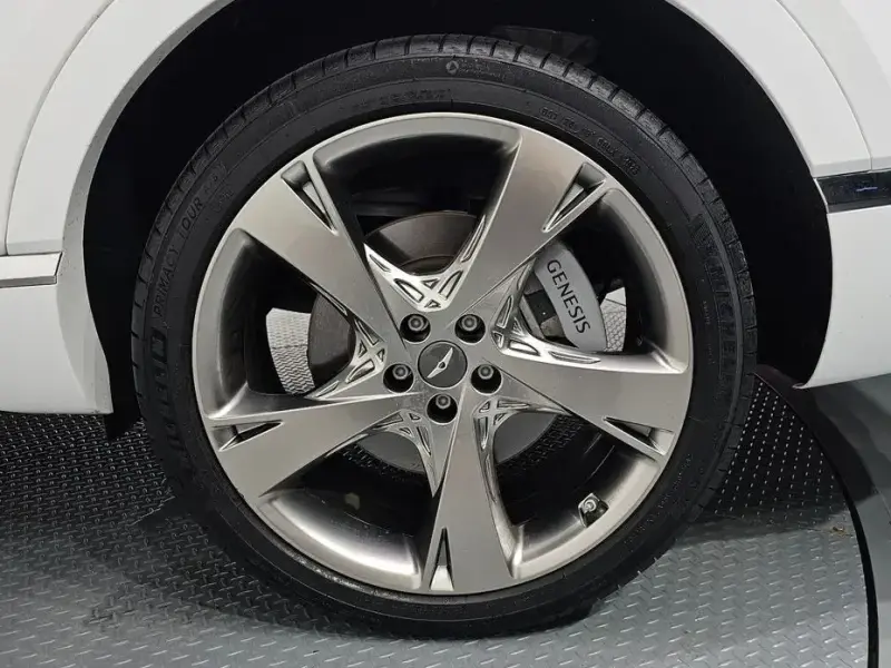 2023 Genesis GV80 с пробегом 16 662 км