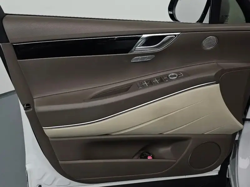 2023 Genesis GV80 с пробегом 16 662 км