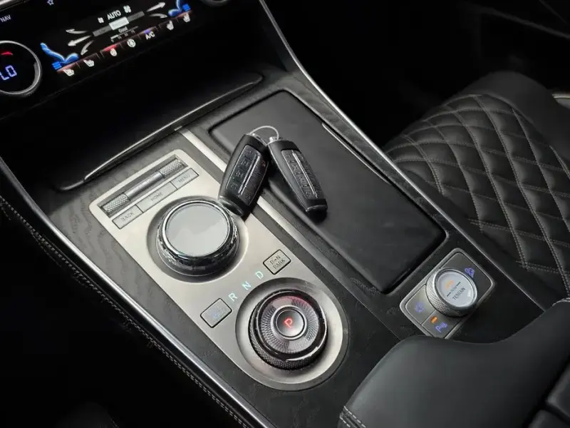 2023 Genesis GV80 с пробегом 31 894 км
