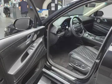 2023 Genesis GV80 с пробегом 31 894 км