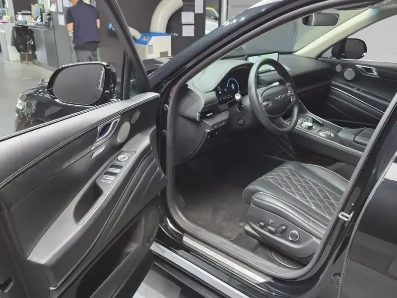 2023 Genesis GV80 с пробегом 31 894 км