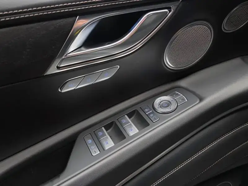 2023 Genesis GV80 с пробегом 31 894 км