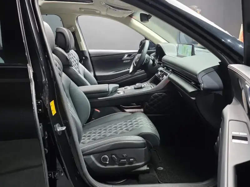 2023 Genesis GV80 с пробегом 31 894 км