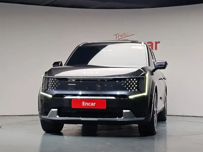 2023 Kia EV9 с пробегом 28 141 км