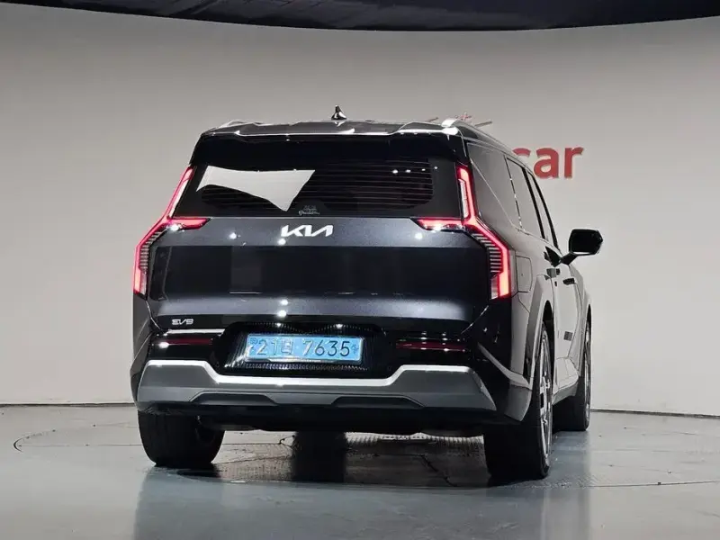 2023 Kia EV9 с пробегом 28 141 км
