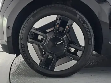 2023 Kia EV9 с пробегом 28 141 км