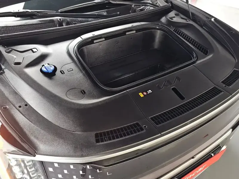 2023 Kia EV9 с пробегом 28 141 км
