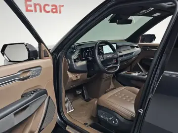 2023 Kia EV9 с пробегом 28 141 км