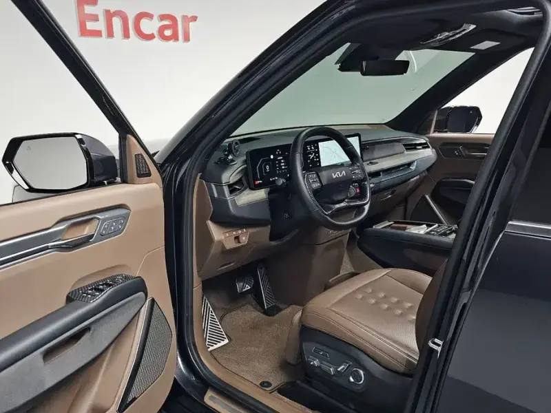 2023 Kia EV9 с пробегом 28 141 км