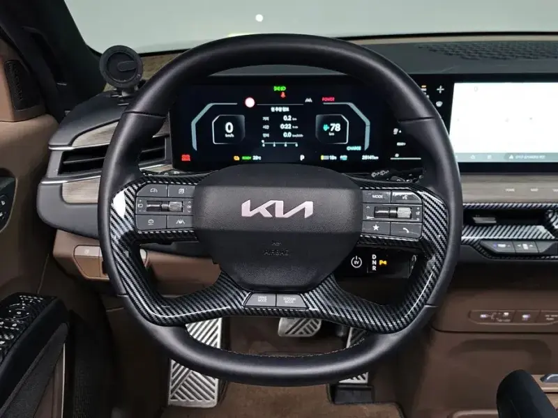 2023 Kia EV9 с пробегом 28 141 км