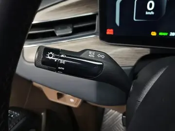 2023 Kia EV9 с пробегом 28 141 км