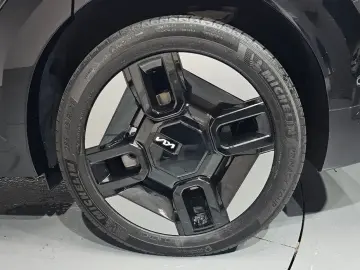 2023 Kia EV9 с пробегом 28 141 км