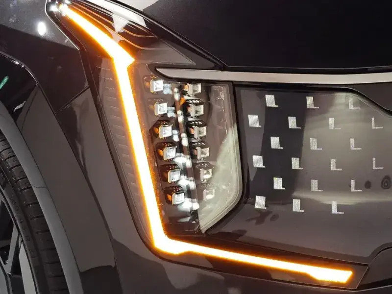 2023 Kia EV9 с пробегом 28 141 км