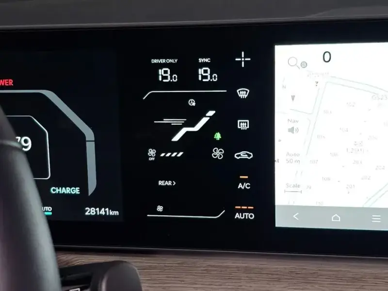 2023 Kia EV9 с пробегом 28 141 км
