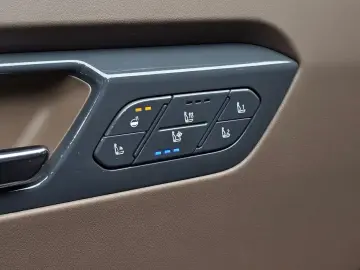 2023 Kia EV9 с пробегом 28 141 км