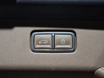2023 Kia EV9 с пробегом 28 141 км