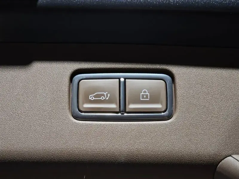 2023 Kia EV9 с пробегом 28 141 км