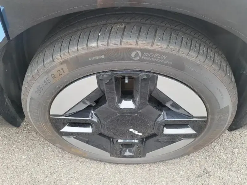 2023 Kia EV9 с пробегом 39 588 км