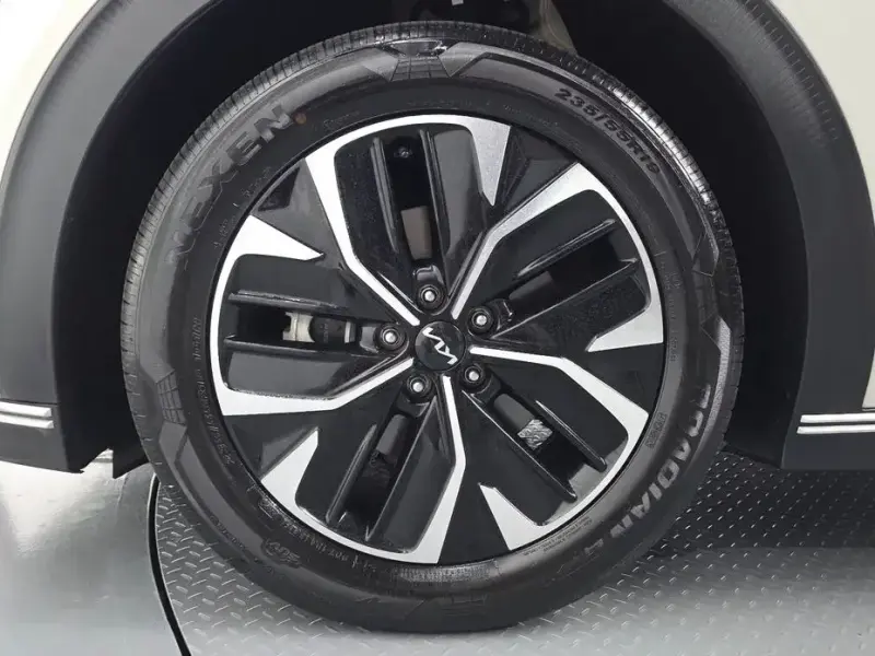 2022 Kia EV6 с пробегом 21 115 км