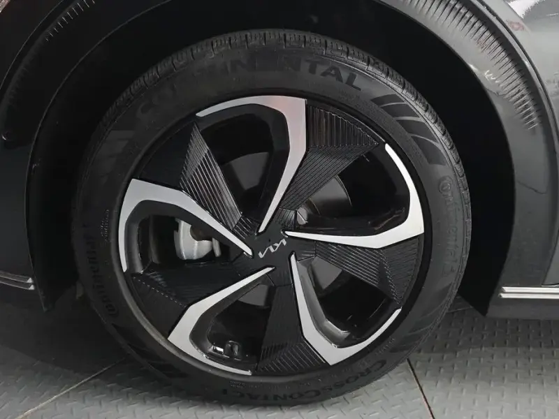 2023 Kia EV6 с пробегом 34 384 км