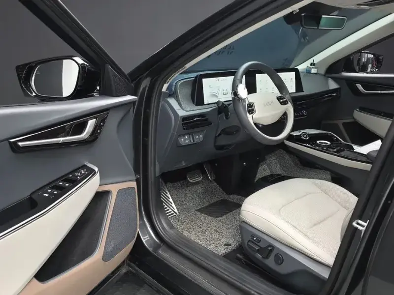 2023 Kia EV6 с пробегом 34 384 км