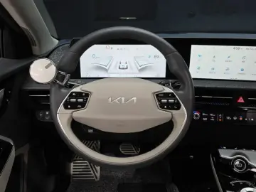 2023 Kia EV6 с пробегом 34 384 км