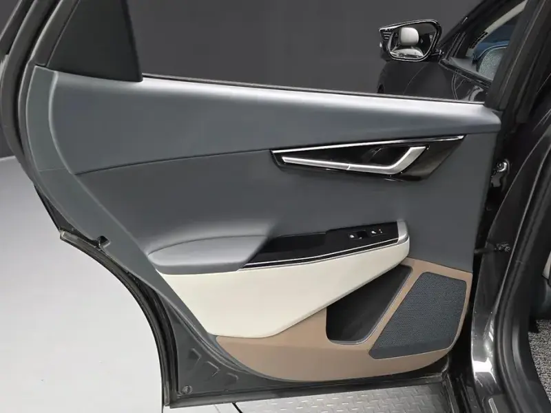 2023 Kia EV6 с пробегом 34 384 км