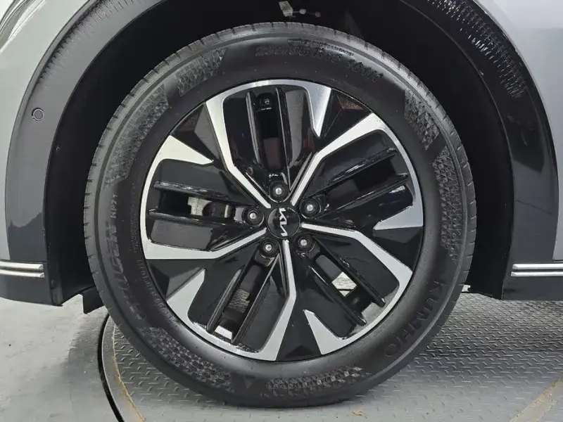 2022 Kia EV6 с пробегом 69 152 км