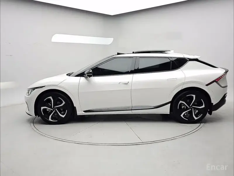 2022 Kia EV6 с пробегом 39 847 км