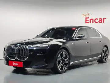 2023 BMW i7 с пробегом 50 761 км