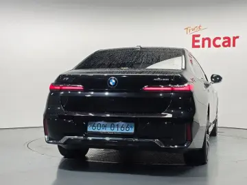 2023 BMW i7 с пробегом 50 761 км