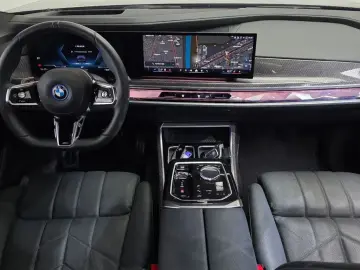 2023 BMW i7 с пробегом 50 761 км