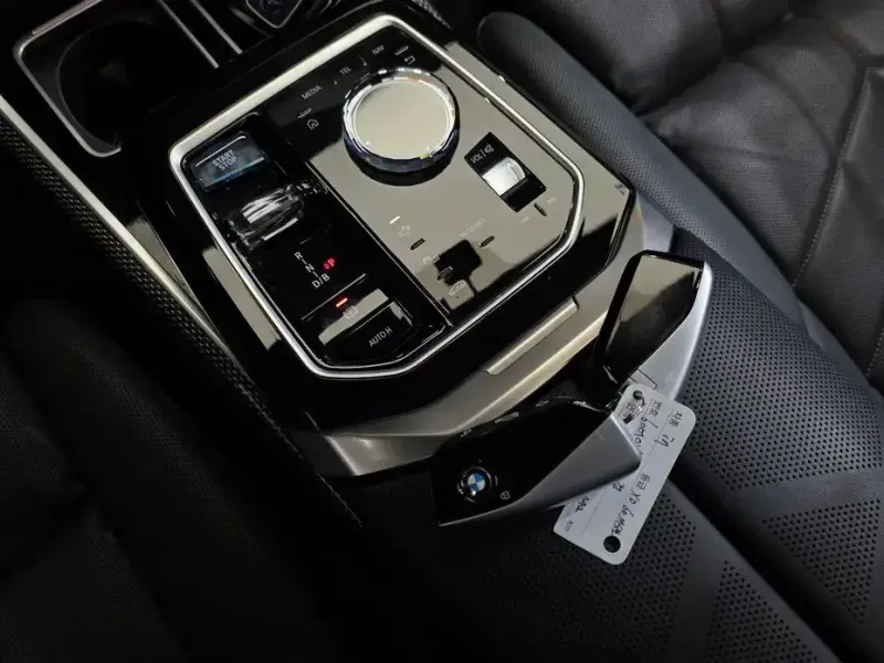 2023 BMW i7 с пробегом 50 761 км