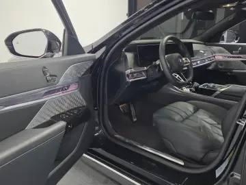 2023 BMW i7 с пробегом 50 761 км