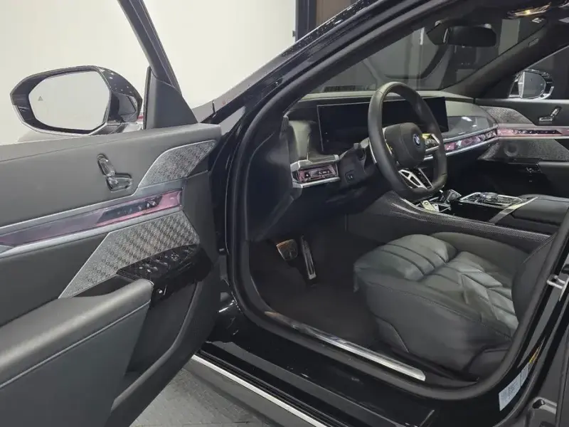 2023 BMW i7 с пробегом 50 761 км