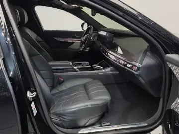 2023 BMW i7 с пробегом 50 761 км