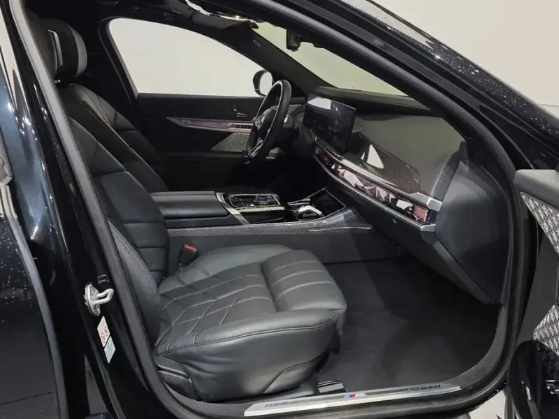 2023 BMW i7 с пробегом 50 761 км