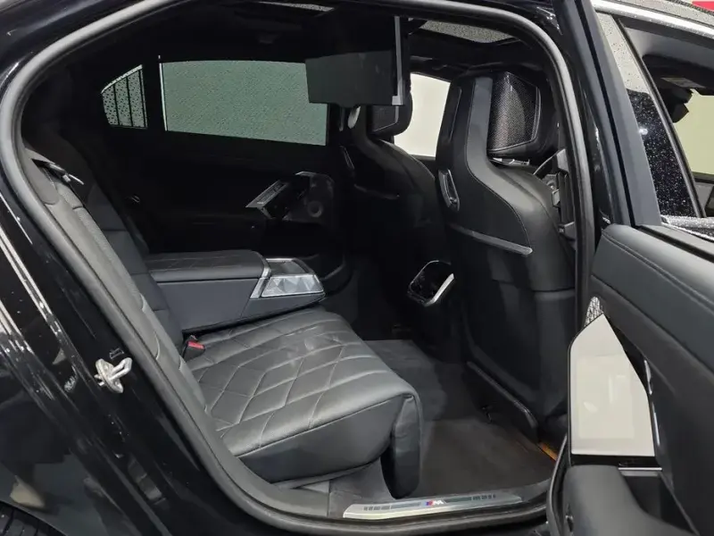 2023 BMW i7 с пробегом 50 761 км