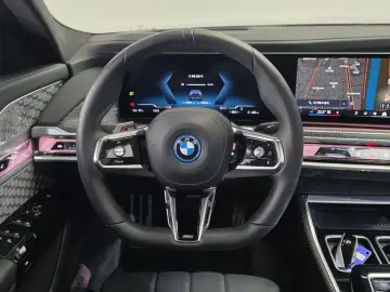 2023 BMW i7 с пробегом 50 761 км