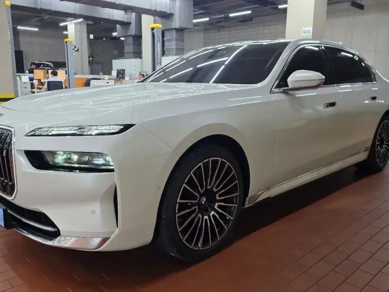 2026 BMW i7 с пробегом 1 900 км