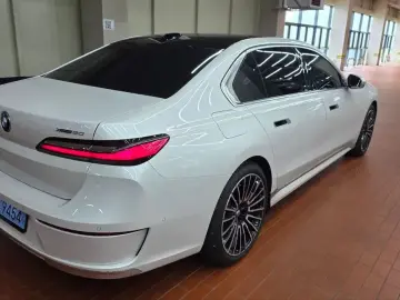 2026 BMW i7 с пробегом 1 900 км