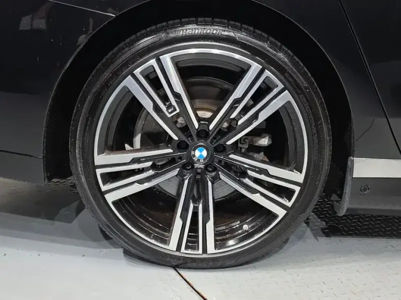 2023 BMW i7 с пробегом 50 761 км
