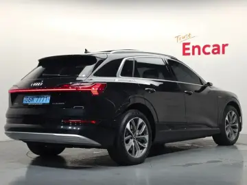 2021 Audi e-tron с пробегом 59 386 км