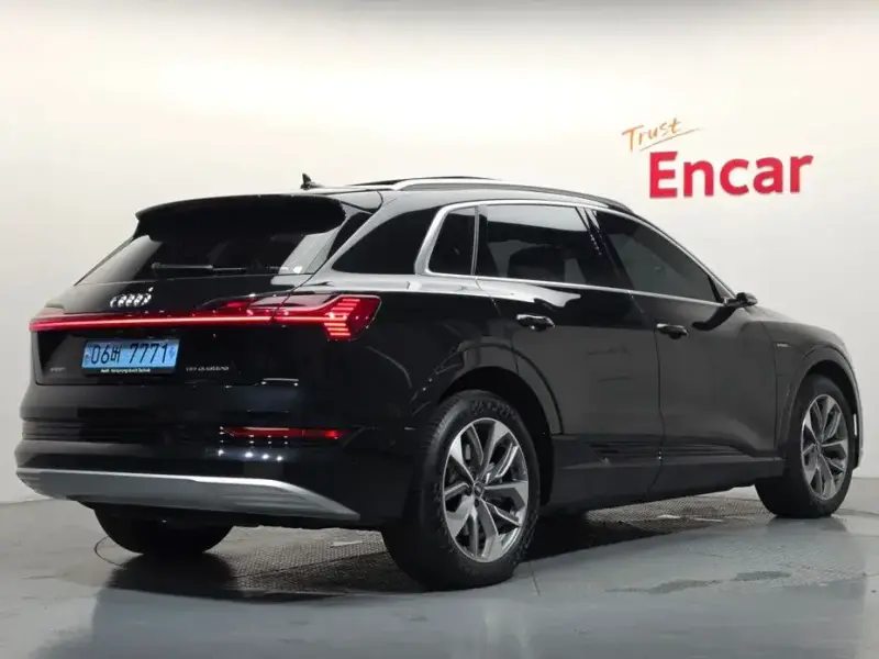 2021 Audi e-tron с пробегом 59 386 км