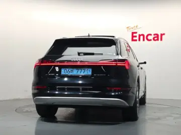2021 Audi e-tron с пробегом 59 386 км