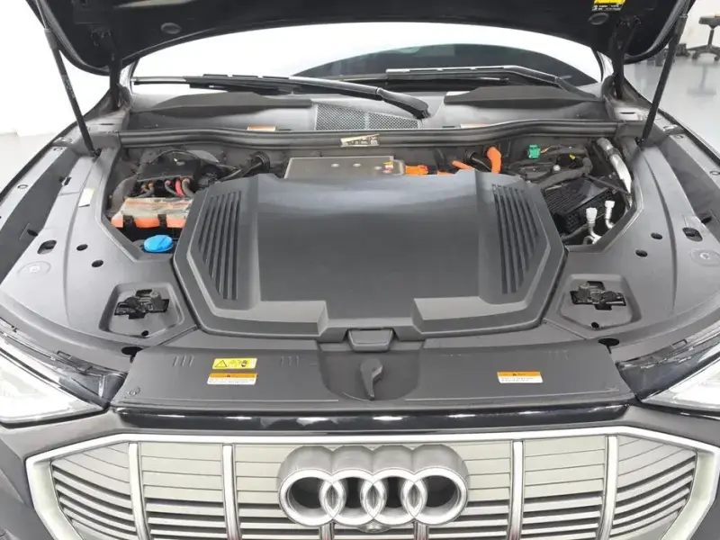 2021 Audi e-tron с пробегом 59 386 км