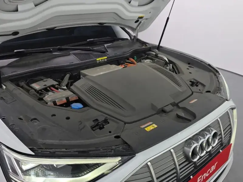 2021 Audi e-tron с пробегом 47 000 км