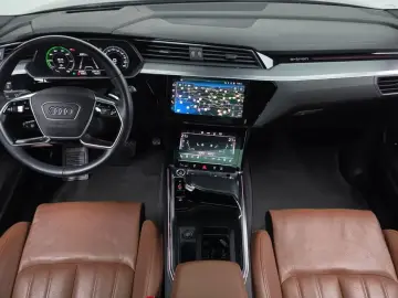 2021 Audi e-tron с пробегом 59 386 км